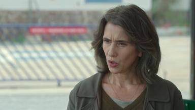 Sara, la mujer en las sombras 1x1