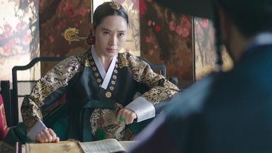 Under the Queen's Umbrella 1x7