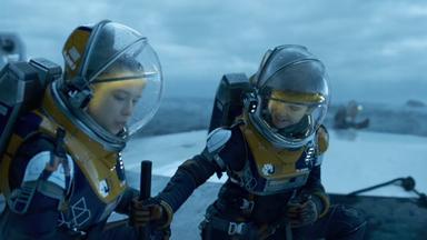 Lost in Space 2x1