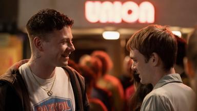 Half Man 1x2